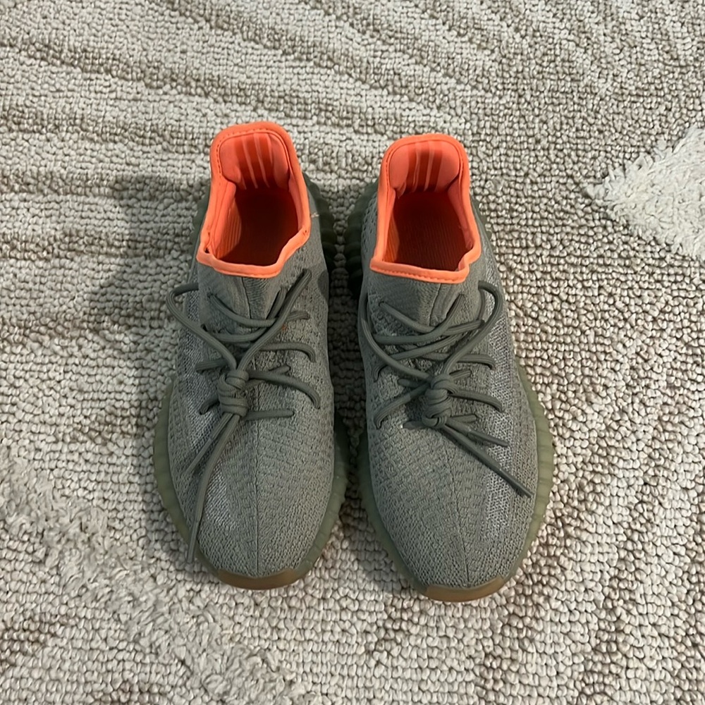 Yeezys Boosts 350 v2 Desert Sage | size 8.5 US